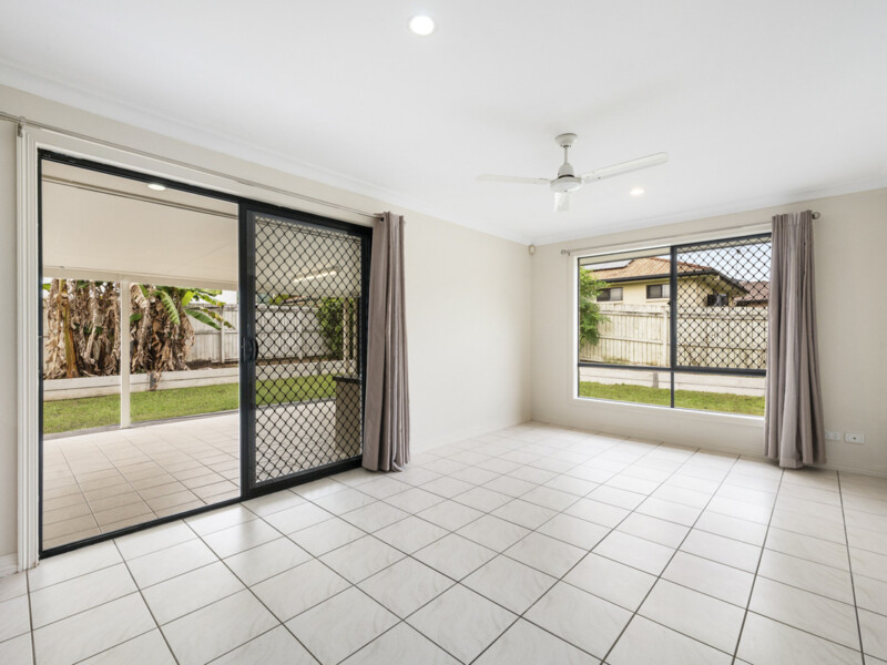 92 Oakmont Avenue, Oxley, QLD 4075 AUS