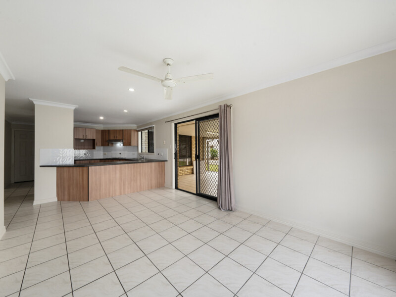 92 Oakmont Avenue, Oxley, QLD 4075 AUS
