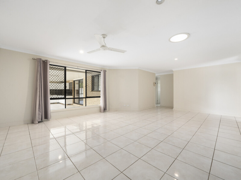 92 Oakmont Avenue, Oxley, QLD 4075 AUS