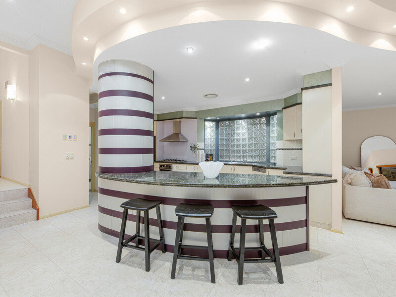 20 Becker Place, Mount Ommaney, QLD 4074 AUS