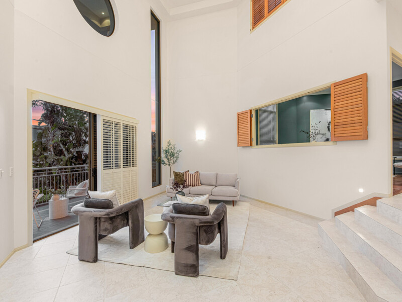 20 Becker Place, Mount Ommaney, QLD 4074 AUS