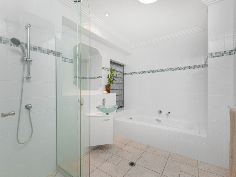 20 Becker Place, Mount Ommaney, QLD 4074 AUS