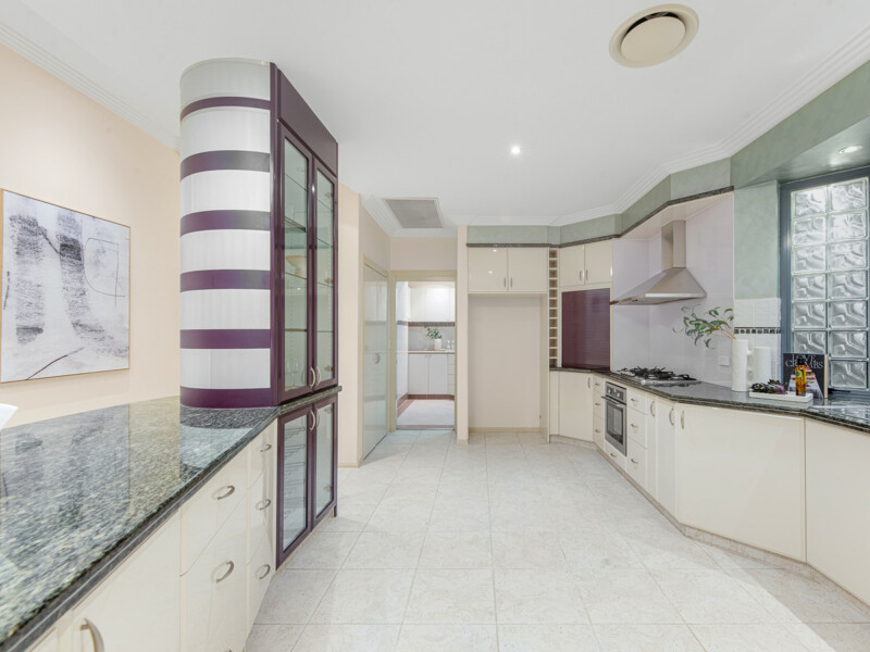 20 Becker Place, Mount Ommaney, QLD 4074 AUS