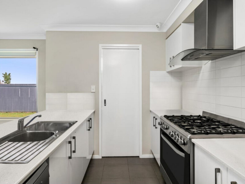 4 Pine Court, Springfield Lakes, QLD 4300 AUS