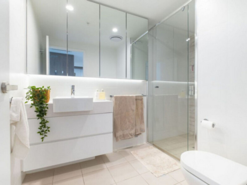 1016/123 Cavendish Road, Coorparoo, QLD 4151 AUS